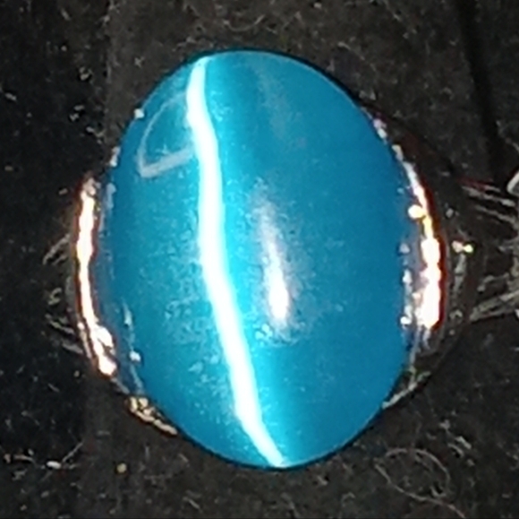 BLOWOUT Ladies Blue Cat's-eye Stone Ring SZ 7 - Picture 1 of 5